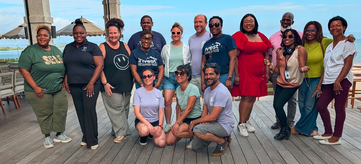 Read more about the article Invest TCI, Salterra Resort & Spa and Solar Sands Glassworks Deliver Successful Glass Sculpting Immersive Workshop in South Caicos